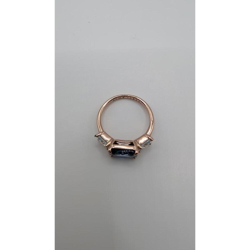 Elegant Blue Gemstone Ring with Side Stones Size 7 - Picture 4 of 9